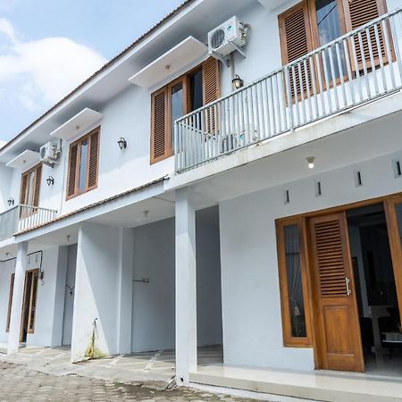 Azalia Homestay Yogyakarta Extérieur photo