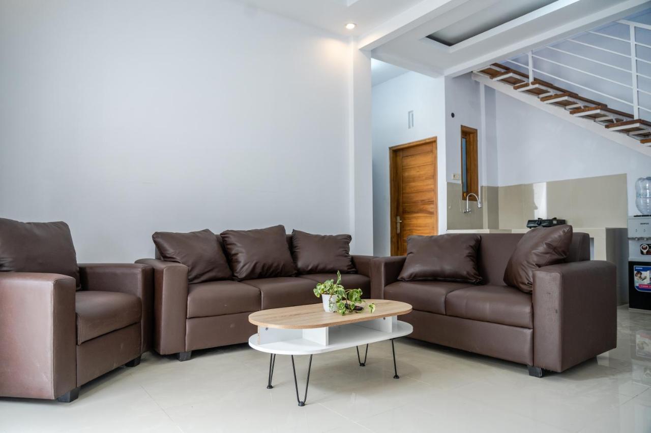 Azalia Homestay Yogyakarta Extérieur photo