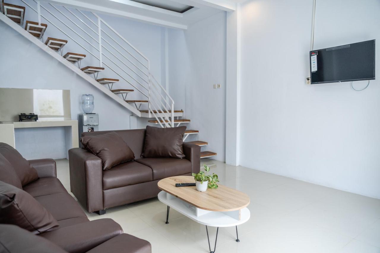 Azalia Homestay Yogyakarta Extérieur photo