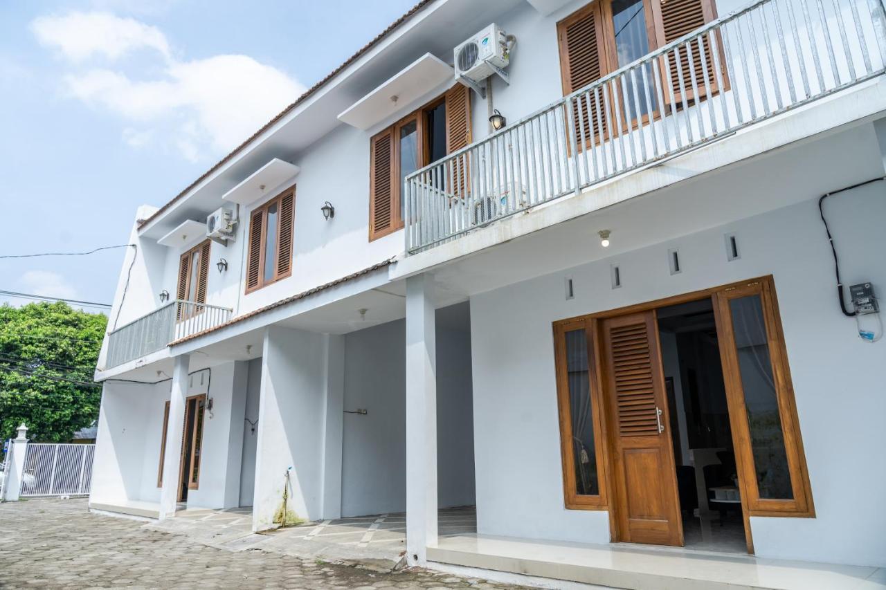 Azalia Homestay Yogyakarta Extérieur photo