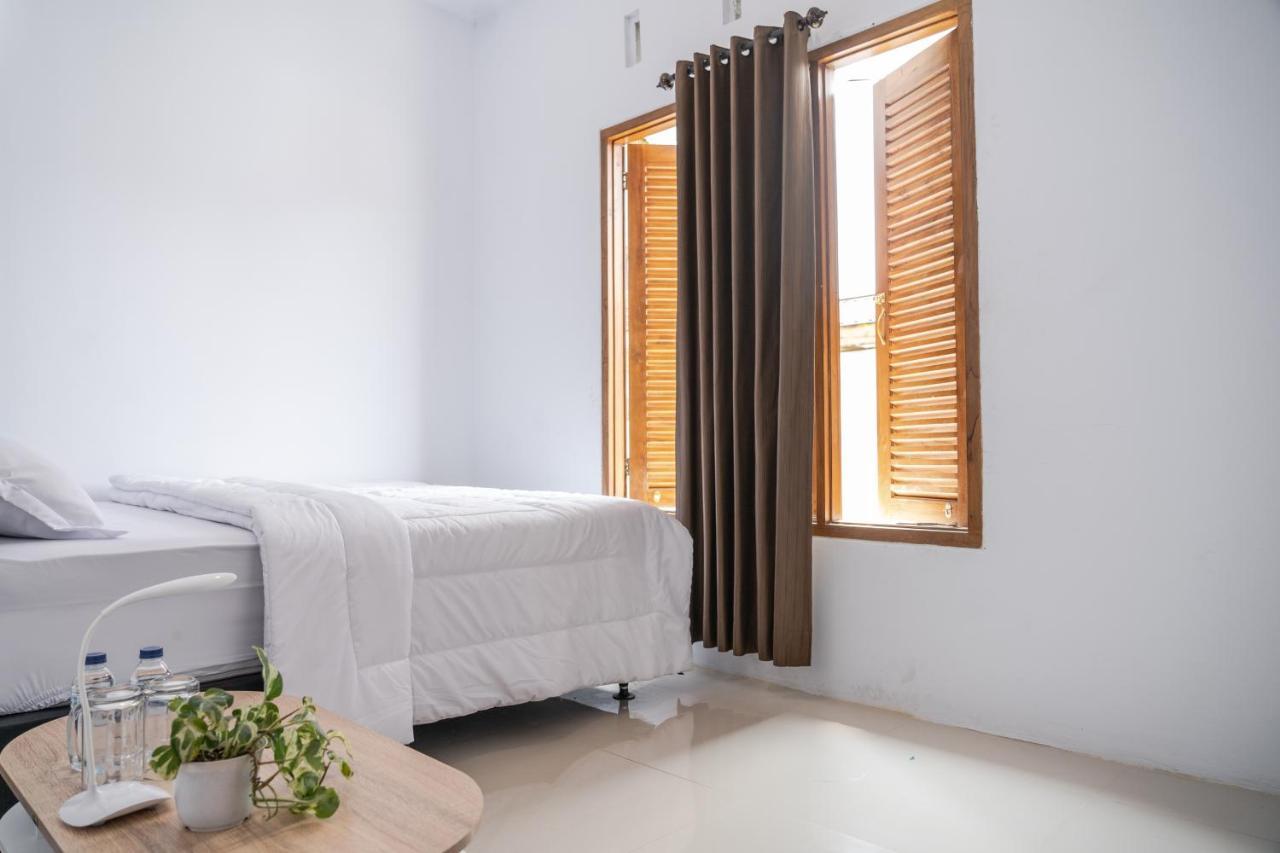 Azalia Homestay Yogyakarta Extérieur photo