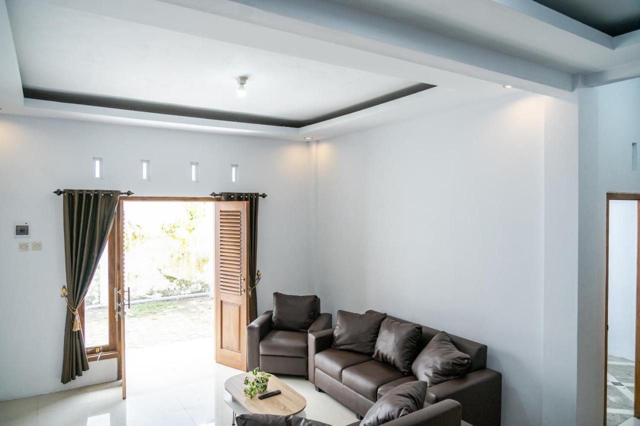 Azalia Homestay Yogyakarta Extérieur photo